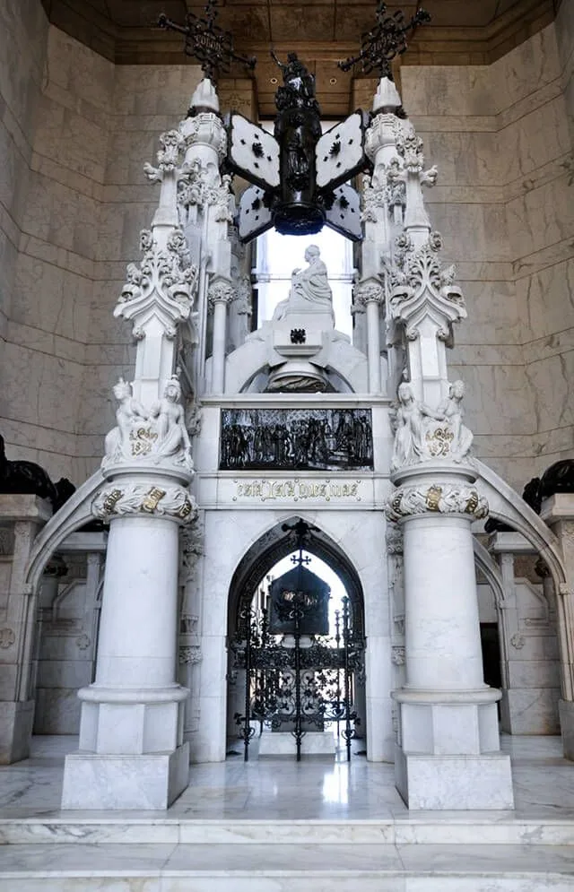 Image 3: Monumento Faro a Colon