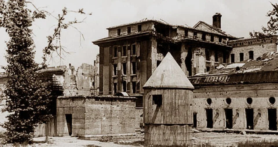 Image 3: Bunker donde se suicido hitler
