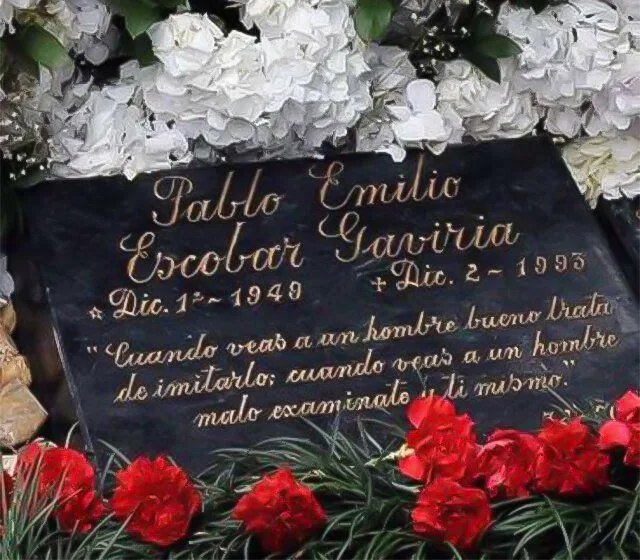 Image 2: Lápida de Pablo Escobar Alertadigital
