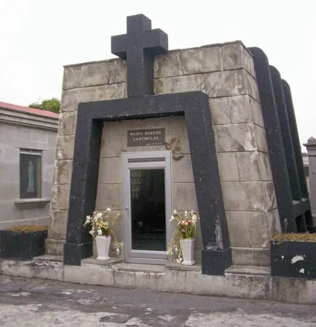 Image 5: Panteón de Cantinflas