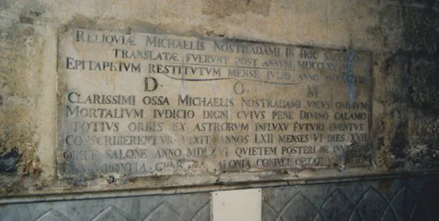 Image 6: Lápida de Nostradamus