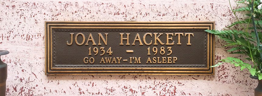 Lápida de Joan Hackett
