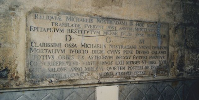 Lápida de Nostradamus
