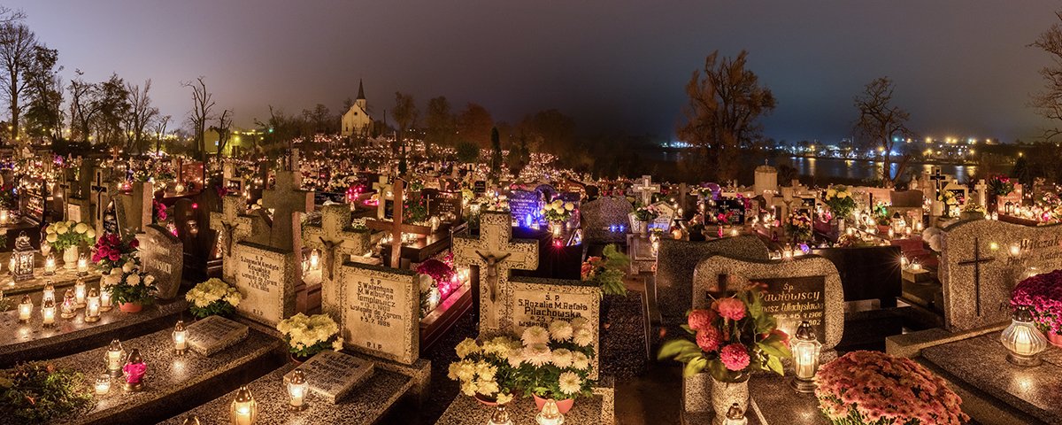 Todos los santos en un cementerio polaco